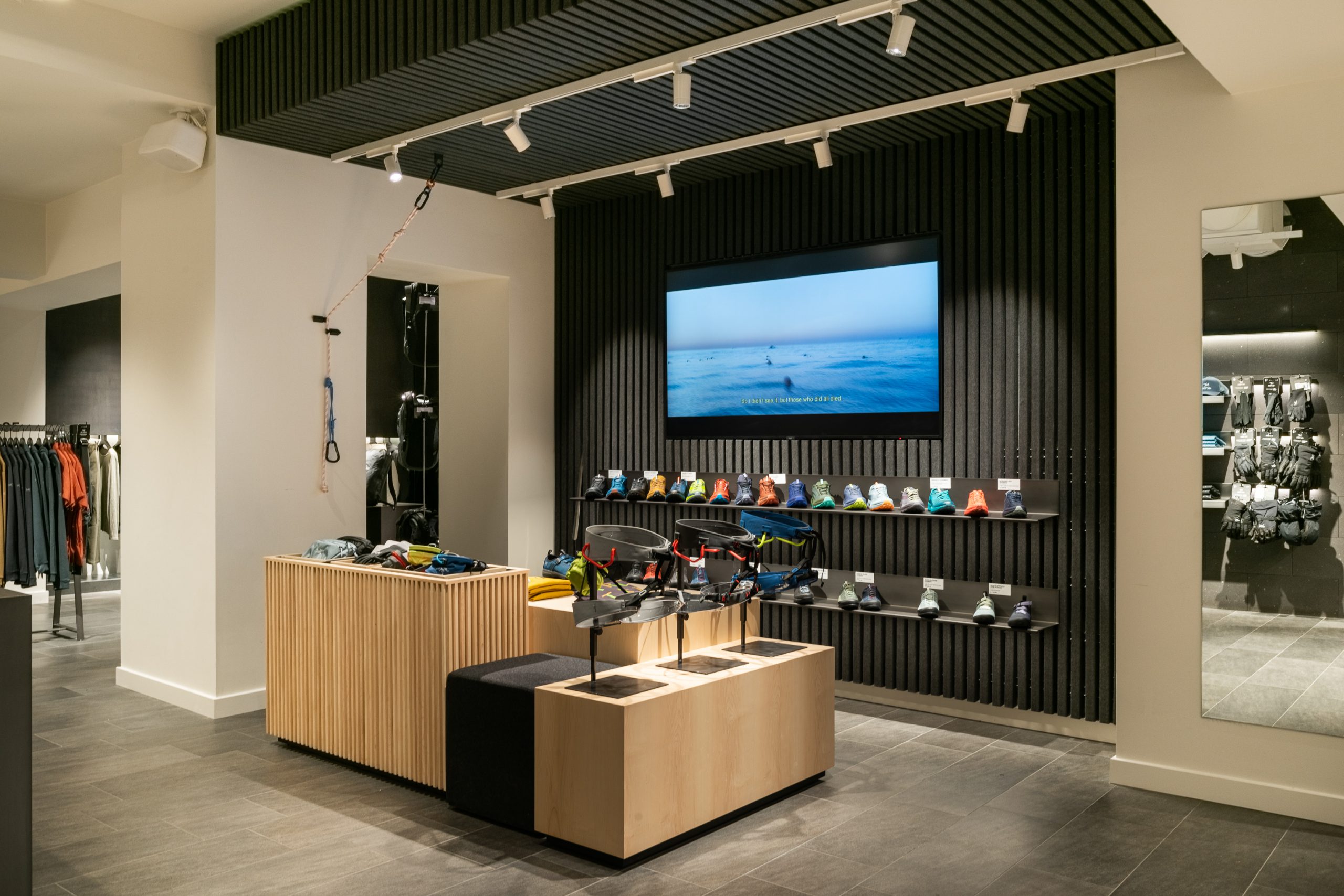 Leading the Way in Retail Innovation: The Role of Augmented Reality Installations in Your Brick-And-Mortar Stores